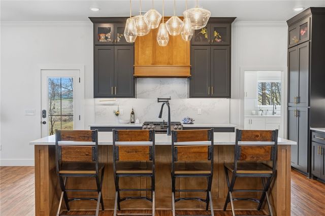 21665 Griggs Road, Springdale, AR 72762