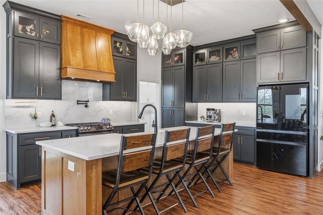 21665 Griggs Road, Springdale, AR 72762