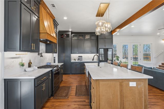 21665 Griggs Road, Springdale, AR 72762