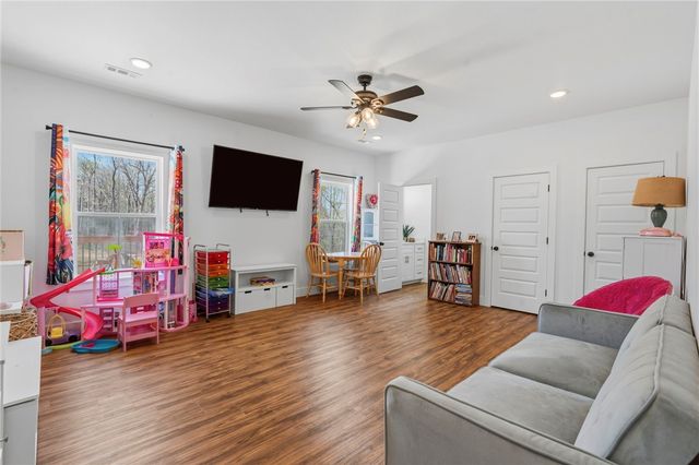 21665 Griggs Road, Springdale, AR 72762