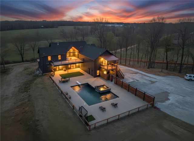 21665 Griggs Road, Springdale, AR 72762