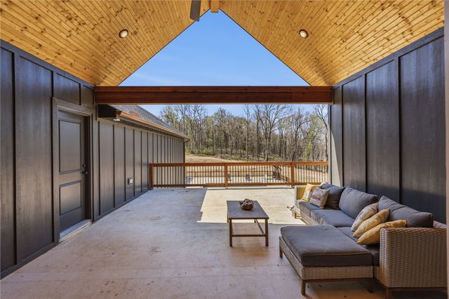 21665 Griggs Road, Springdale, AR 72762