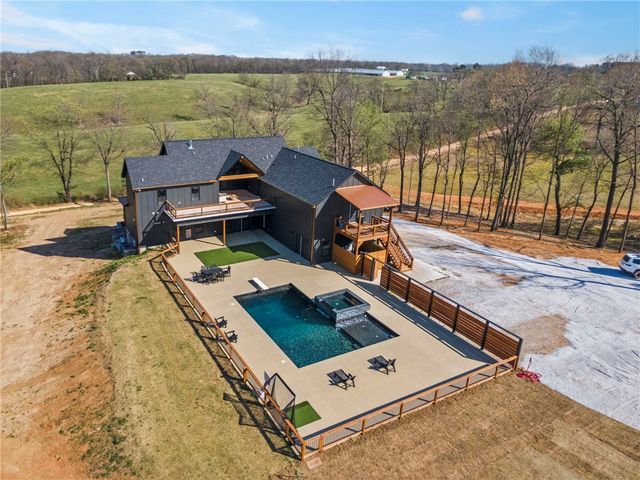 21665 Griggs Road, Springdale, AR 72762