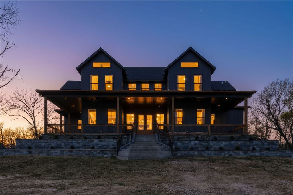 21665 Griggs Road, Springdale, AR 72762