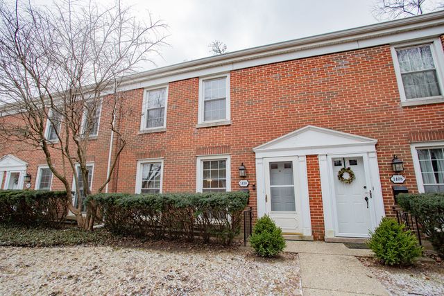 1410 Pebblecreek Drive, Glenview, IL 60025