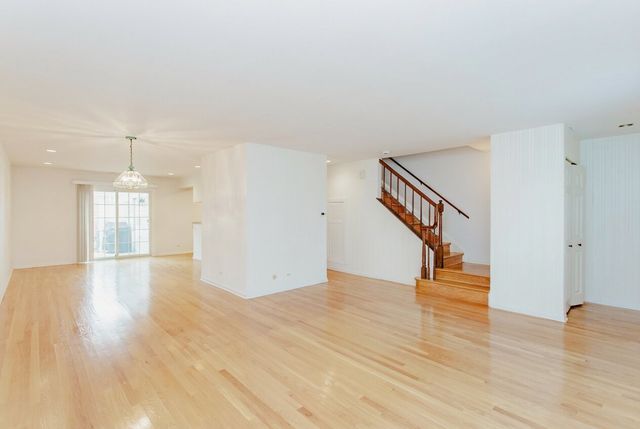 1410 Pebblecreek Drive, Glenview, IL 60025