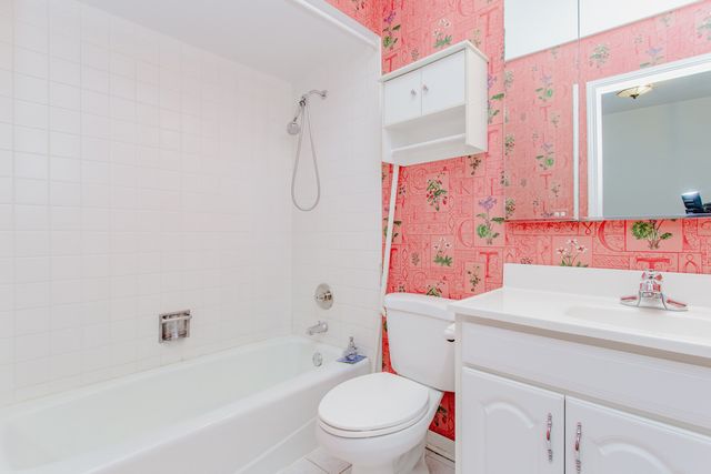 1410 Pebblecreek Drive, Glenview, IL 60025