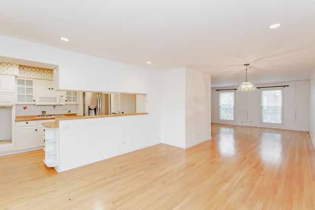 1410 Pebblecreek Drive, Glenview, IL 60025