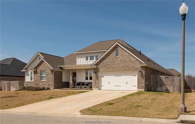 3317 Stoneleigh Road, Bryan, TX 77808