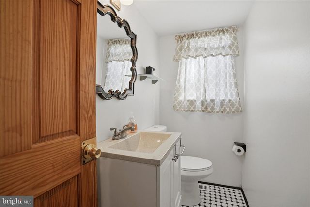 103 W RIVELY AVE, Aldan, PA 19018