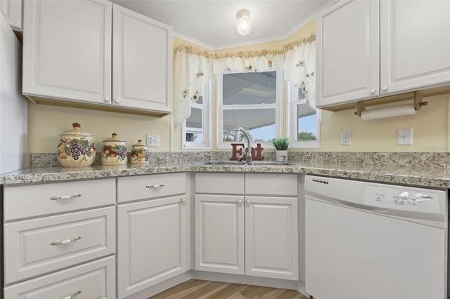 266 DOUGLAS PARK AVENUE, Davenport, FL 33897