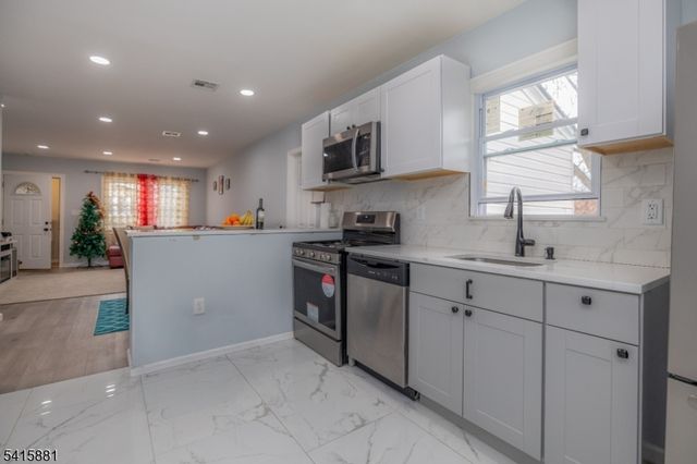 65 Rutgers St, Irvington Twp., NJ 07111