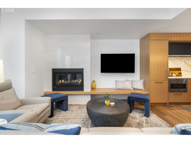 590 WATERFRONT Way 604, Vancouver, WA 98660