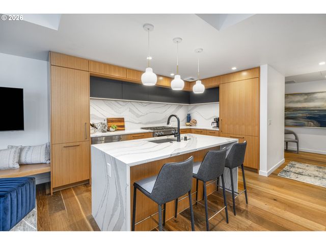 590 WATERFRONT Way 604, Vancouver, WA 98660