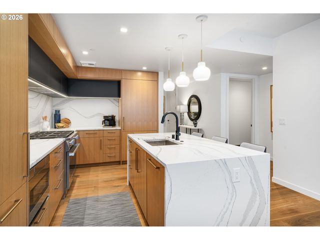 590 WATERFRONT Way 604, Vancouver, WA 98660