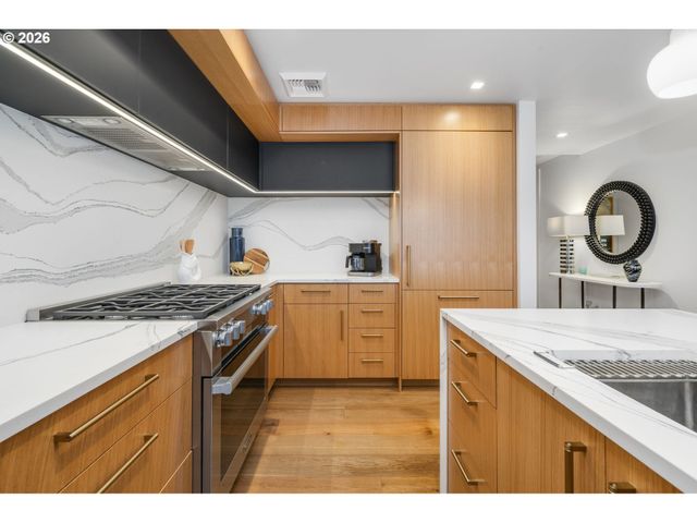 590 WATERFRONT Way 604, Vancouver, WA 98660