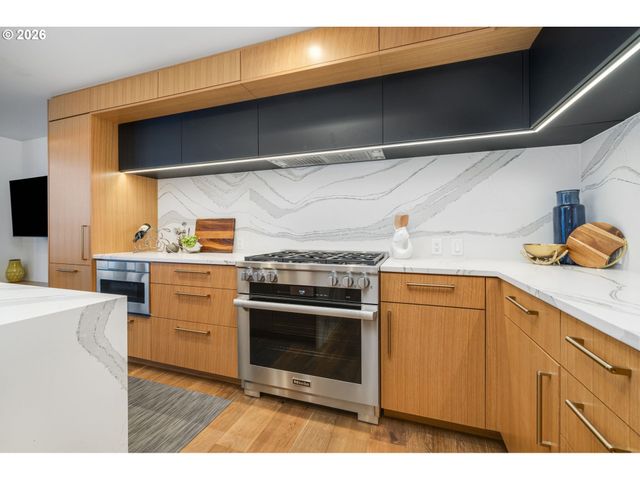 590 WATERFRONT Way 604, Vancouver, WA 98660