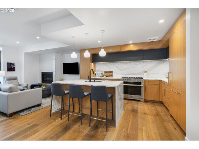 590 WATERFRONT Way 604, Vancouver, WA 98660