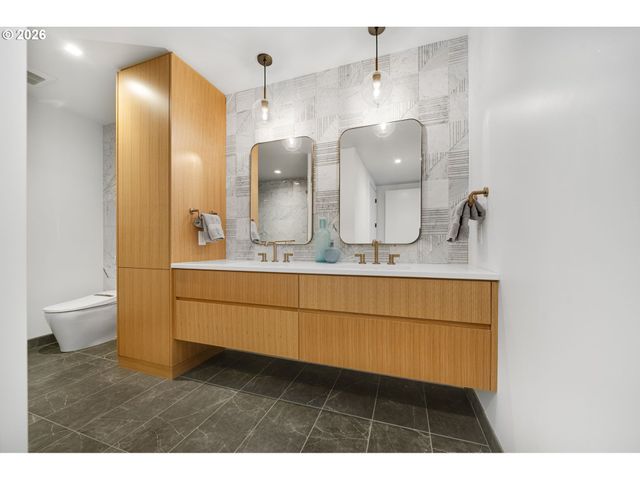 590 WATERFRONT Way 604, Vancouver, WA 98660