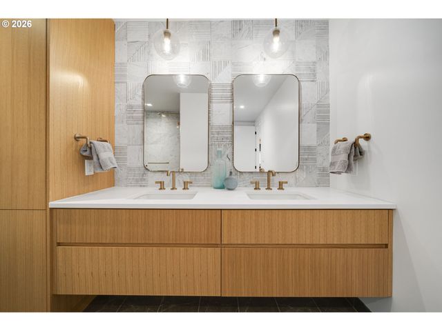 590 WATERFRONT Way 604, Vancouver, WA 98660