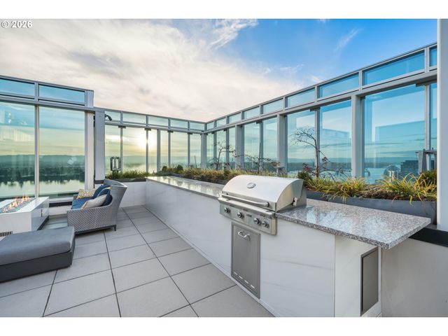 590 WATERFRONT Way 604, Vancouver, WA 98660