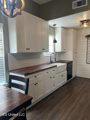 1652 Thomas Street, Horn Lake, MS 38637