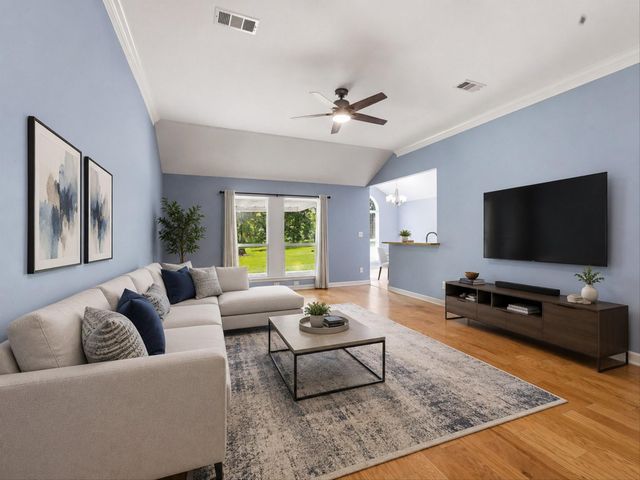 13 Westwood Drive, Huntsville, TX 77320