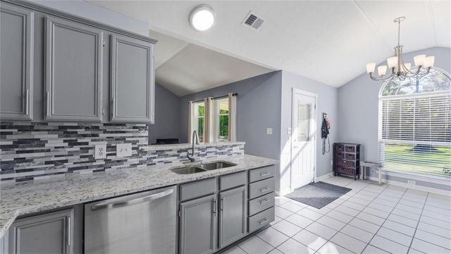 13 Westwood Drive, Huntsville, TX 77320