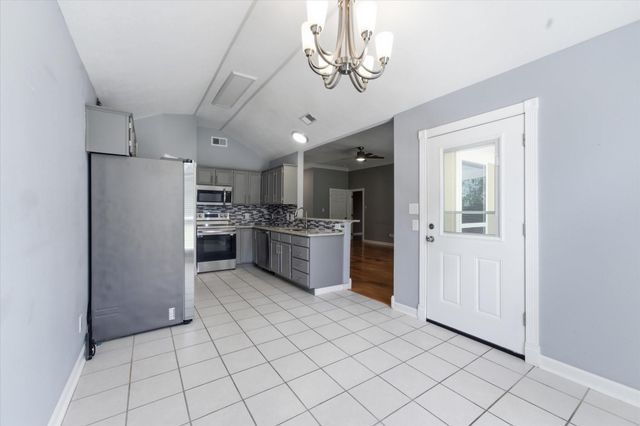 13 Westwood Drive, Huntsville, TX 77320