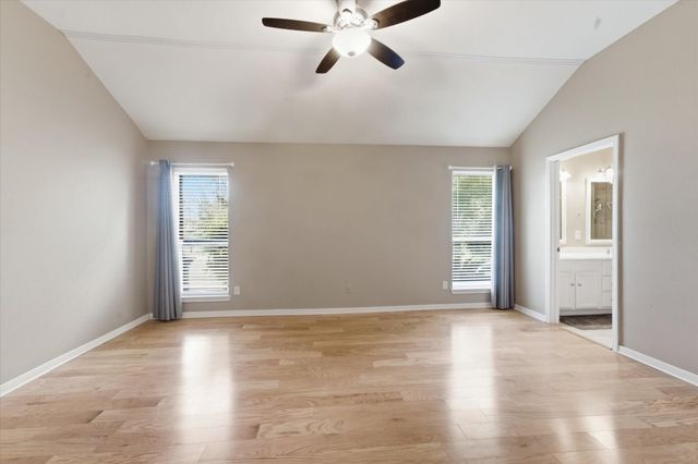 13 Westwood Drive, Huntsville, TX 77320
