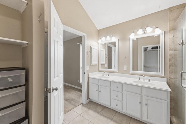 13 Westwood Drive, Huntsville, TX 77320