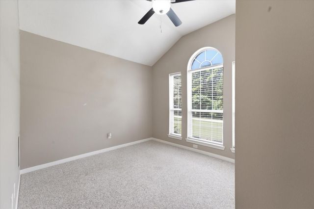 13 Westwood Drive, Huntsville, TX 77320