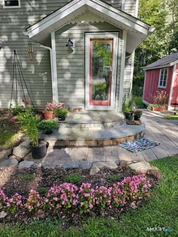 28 Davis Road, New Hartford, CT 06057