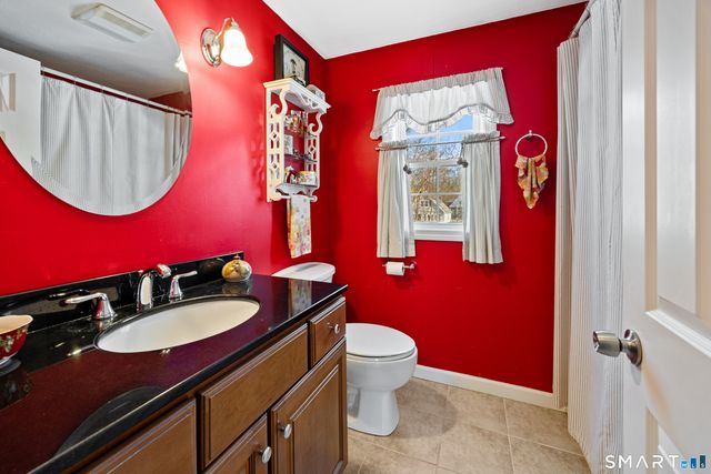 28 Davis Road, New Hartford, CT 06057