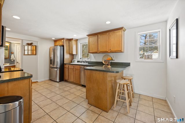 28 Davis Road, New Hartford, CT 06057