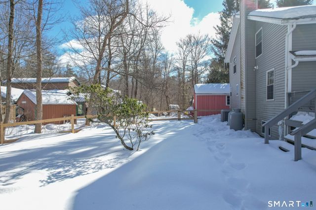 28 Davis Road, New Hartford, CT 06057