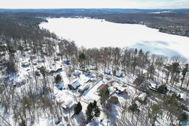 28 Davis Road, New Hartford, CT 06057