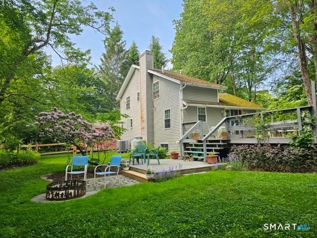 28 Davis Road, New Hartford, CT 06057
