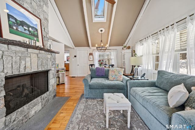 28 Davis Road, New Hartford, CT 06057