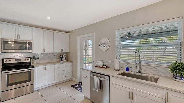 1109 DE NARVAEZ AVENUE, Bradenton, FL 34209