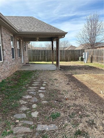 2388 Harris Drive, Fayetteville, AR 72701