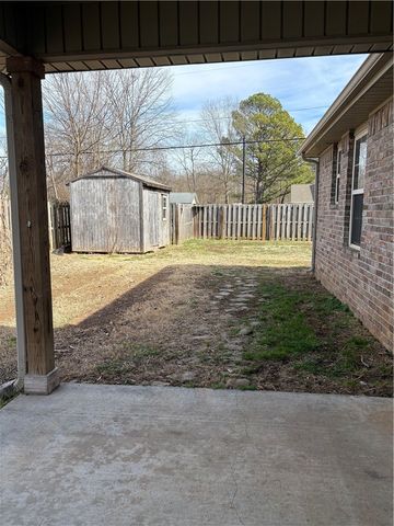 2388 Harris Drive, Fayetteville, AR 72701