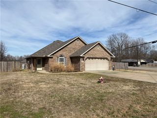2388 Harris Drive, Fayetteville, AR 72701