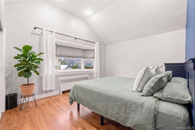20 E Seacrest Avenue, Lindenhurst, NY 11757