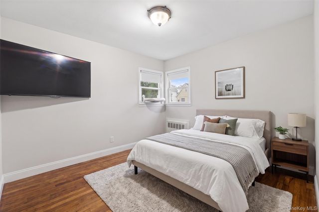 20 E Seacrest Avenue, Lindenhurst, NY 11757