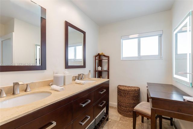 360 Menores Ave, Coral Gables, FL 33134