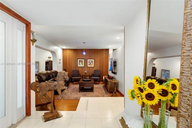 360 Menores Ave, Coral Gables, FL 33134