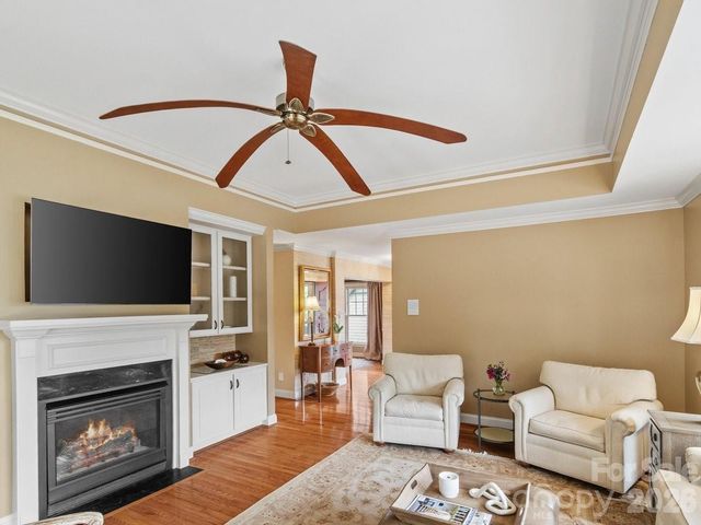 6 Creekside Way, Asheville, NC 28804