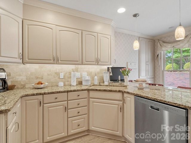 6 Creekside Way, Asheville, NC 28804