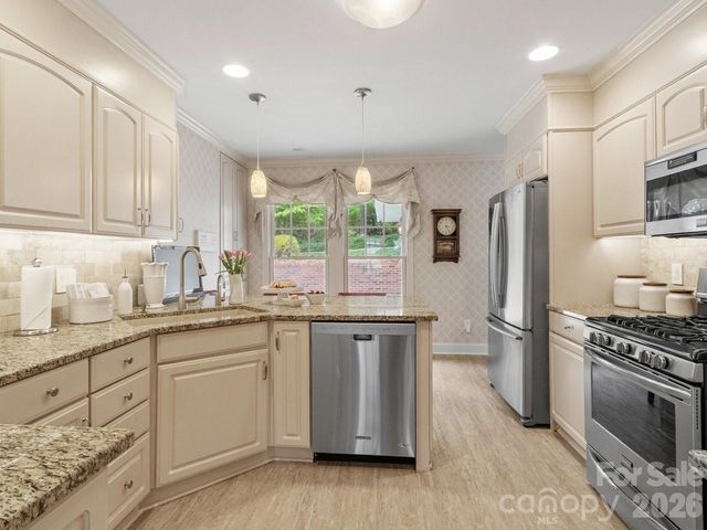 6 Creekside Way, Asheville, NC 28804